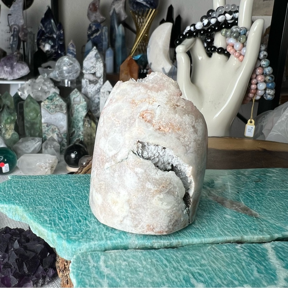 Pink amethyst freeform - Picture 4 of 9